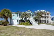 40 Sailview Drive, North Topsail Beach, NC 28460 — 3-bedroom waterfront home in Cape Island, North Topsail Beach, NC, photo 4 of 61: Side Elevation