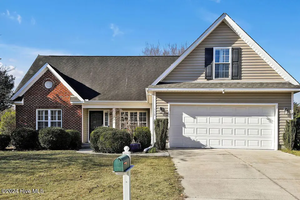 159 Emerald Ridge Drive, Hampstead, NC 28443 — 3-bedroom home in Emerald Ridge, Hampstead, NC, photo 1 of 39: 159EmeraldRidgeDrive-1