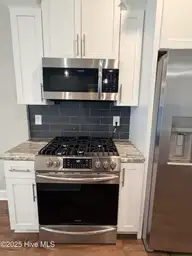 3218 School View Drive, Farmville, NC 27828 — 4-bedroom home in Dalton's Cove, Farmville, NC, photo 8 of 32: 3218newpicstove