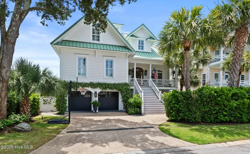 6 Jasmine Place, Wrightsville Beach, NC 28480 — 4-bedroom home in Shore Acres, Wrightsville Beach, NC, photo 1 of 53: 6 Jasmine Place (1)
