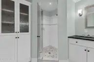 2821 Park Avenue, Wilmington, NC 28403 — 4-bedroom home in Glen Arden, Wilmington, NC, photo 19 of 37: Master Bath