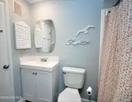 250 W Second Street 2b, Ocean Isle Beach, NC 28469 — 3-bedroom waterfront condo in Starboard by the Sea, Ocean Isle Beach, NC, photo 22 of 35: Bath2