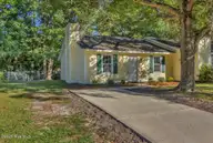 410 Cedar Creek Drive, Jacksonville, NC 28540 — 2-bedroom townhome in Cedar Creek, Jacksonville, NC, photo 4 of 31
