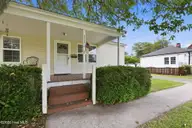 113 Circle Drive, Beaufort, NC 28516 — 3-bedroom waterfront home, Beaufort, NC, photo 3 of 50: 3-web-or-mls-113 Circle Dr 003