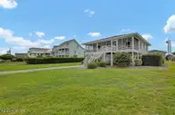 1040 Ocean Boulevard, Topsail Beach, NC 28445 — 3-bedroom home in New Topsail Beach, Topsail Beach, NC, photo 5 of 41