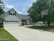 206 Newport Drive, Jacksonville, NC 28540 — 4-bedroom home in Williamsburg Plantation, Jacksonville, NC, photo 1 of 23