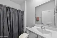 124 Tributary Circle, Wilmington, NC 28401 — 3-bedroom home in Riverside, Wilmington, NC, photo 14 of 21: 12_bathroom