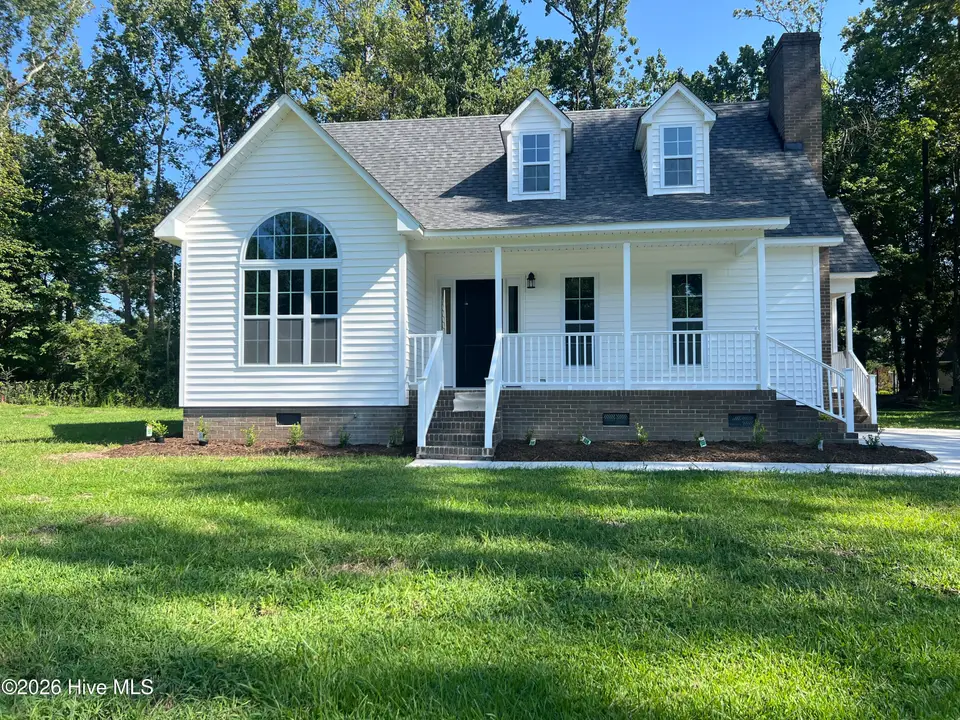 2304 Woodridge Drive, Winterville, NC 28590 — 3-bedroom home in Woodridge, Winterville, NC, photo 1 of 24: IMG_9054
