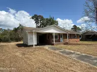 15 Oxford Drive, Jacksonville, NC 28546 — 3-bedroom home in Montclair, Jacksonville, NC, photo 2 of 15: image1 (39)