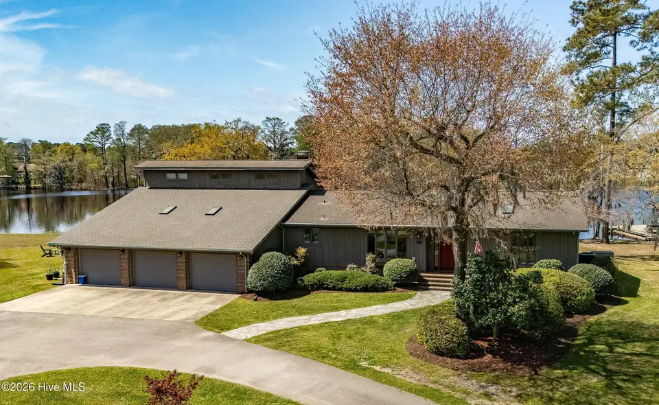 175 Gus Lane, New Bern, NC 28562 — 3-bedroom waterfront home, New Bern, NC, photo 1 of 51: 175 Gus Lane