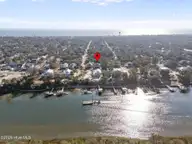 305 E Yacht Drive, Oak Island, NC 28465 — 3-bedroom home, Oak Island, NC, photo 3 of 55: 305 E Yacht Dr pict7