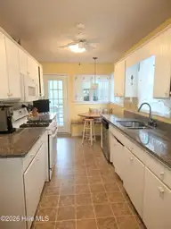111 Canebrake Drive, New Bern, NC 28562 — 2-bedroom waterfront home in River Bend, New Bern, NC, photo 13 of 44