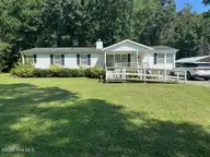 98 Lanier Avenue, Rocky Point, NC 28457 — 3-bedroom manufactured home in Pine Oak Estates, Rocky Point, NC, photo 3 of 4