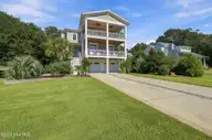 161 Hammock Watch Way, Hampstead, NC 28443 — 4-bedroom waterfront home in Hammock Watch, Hampstead, NC, photo 6 of 14: 161_Hammock_Watch_Wy_003