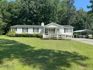 98 Lanier Avenue, Rocky Point, NC 28457 — 3-bedroom manufactured home in Pine Oak Estates, Rocky Point, NC, photo 2 of 4