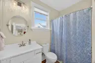 460 Summerhouse Drive, Holly Ridge, NC 28445 — 4-bedroom home in Summerhouse On Everett Bay, Holly Ridge, NC, photo 23 of 73: 2nd main floor bathroom