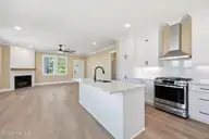 309 Shipwreck Lane, Emerald Isle, NC 28594 — 4-bedroom home in Spinnakers Reach, Emerald Isle, NC, photo 10 of 45: Kitchen