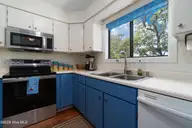 142 Lagoon Lane, Pine Knoll Shores, NC 28512 — 3-bedroom waterfront condo in Mcginnis Point, Pine Knoll Shores, NC, photo 13 of 41: Kitchen