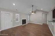 136 Leonard Drive, New Bern, NC 28560 — 4-bedroom home in The Oaks, New Bern, NC, photo 5 of 51: 5-web-or-mls-0C0A1240