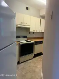 4230 Wilshire Boulevard Apt 202, Wilmington, NC 28403 — 2-bedroom condo in The Courtyard, Wilmington, NC, photo 6 of 16