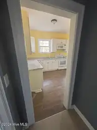 201 W Highland Avenue, Kinston, NC 28501 — 3-bedroom home, Kinston, NC, photo 5 of 27: IMG_1993