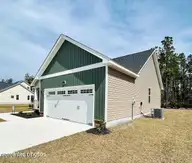 827 Hidden Bridge Drive, Jacksonville, NC 28546 — 3-bedroom home in Towne Pointe, Jacksonville, NC, photo 3 of 47: IMG_7745