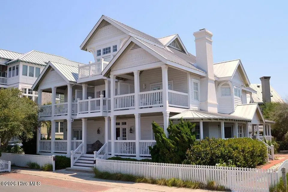 2 Keelson Row, Bald Head Island, NC 28461 — 11-bedroom waterfront home in BHI Harbour Village, Bald Head Island, NC, photo 1 of 74: the-inn-at-bald-head