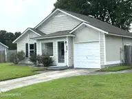 633 Foxfire Circle, Jacksonville, NC 28546 — 3-bedroom home in Deerfield, Jacksonville, NC, photo 3 of 53