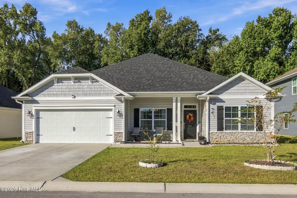 715 Greenwich Place, Richlands, NC 28574 — 4-bedroom home in Waverly Place, Richlands, NC, photo 1 of 38: 715_greenwich_pl_001