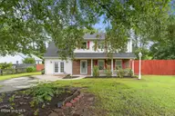 100 W Cameron Court, Jacksonville, NC 28546 — 4-bedroom home in Brynn Marr, Jacksonville, NC, photo 2 of 28