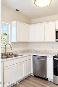 95 Century Court, Swansboro, NC 28584 — 2-bedroom townhome in Pirates Cove Townhouses, Swansboro, NC, photo 7 of 15: kitchen 2