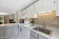 7601 Windward Drive, New Bern, NC 28560 — 3-bedroom waterfront condo in Fairfield Harbour, New Bern, NC, photo 11 of 52: Kitchen