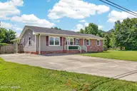 8 Sheffield Road, Jacksonville, NC 28546 — 3-bedroom home in Montclair, Jacksonville, NC, photo 4 of 35