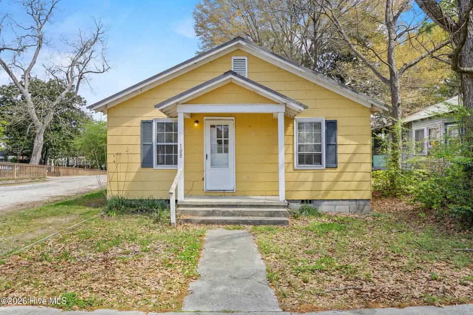 108 N Dickerson Street, Burgaw, NC 28425 — 2-bedroom home, Burgaw, NC, photo 1 of 33: 1_front exterior