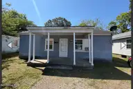 704 E Washington Avenue, Kinston, NC 28501 — 2-bedroom home, Kinston, NC, photo 10 of 16: IMG_3258