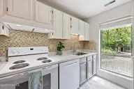 7601 Windward Drive, New Bern, NC 28560 — 3-bedroom waterfront condo in Fairfield Harbour, New Bern, NC, photo 10 of 52: Kitchen