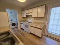 502 Wesley Avenue, Wilmington, NC 28403 — 3-bedroom home in Hillsdale, Wilmington, NC, photo 10 of 37: kitchen stove