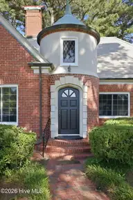 1108 Summit Avenue, Washington, NC 27889 — 3-bedroom home, Washington, NC, photo 2 of 49: 14-web-or-mls-IMG_0005 (1)