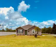 215 Brim Court, Peletier, NC 28584 — 4-bedroom home in River East, Peletier, NC, photo 6 of 42: Image 06