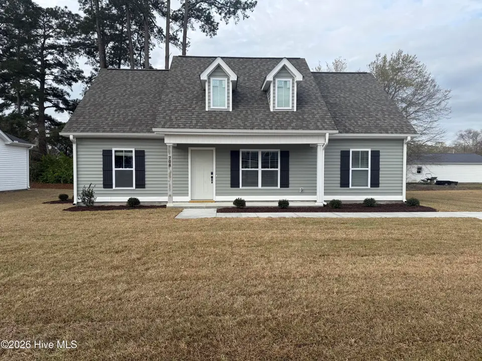 708 Pope Street, Grifton, NC 28530 — 3-bedroom home in Meadowbrook, Grifton, NC, photo 1 of 14: IMG_9614