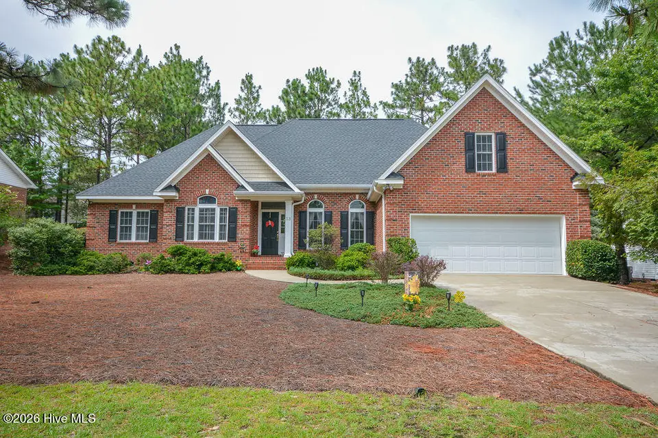 13 Deerwood Lane, Pinehurst, NC 28374 — 4-bedroom home in Pinehurst No. 6, Pinehurst, NC, photo 1 of 58: 13DeerwoodLane-003