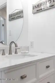 9100 Reed Drive 4101, Emerald Isle, NC 28594 — 1-bedroom condo in Queens Court, Emerald Isle, NC, photo 13 of 20: 4101 Bathroom 2