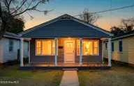 805 S 13th Street, Wilmington, NC 28401 — 2-bedroom home in Dawson-Castle Street, Wilmington, NC, photo 1 of 32: 805S13th_Dusk_01
