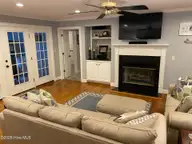 506 Pamlico River Drive, Washington, NC 27889 — 3-bedroom waterfront home in Pamlico Plantation, Washington, NC, photo 3 of 24: Living Room