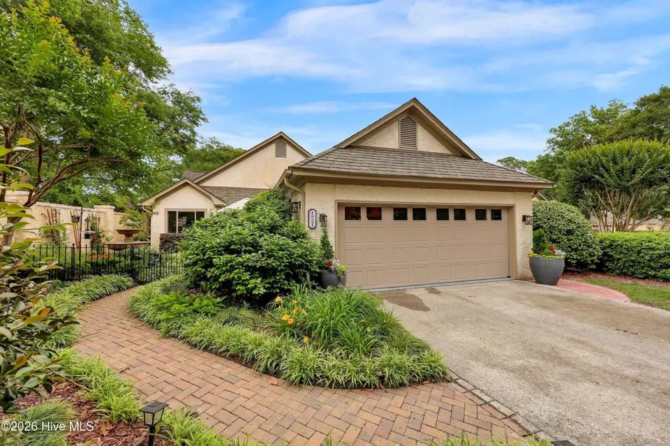 1921 Prestwick Lane, Wilmington, NC 28405 — 3-bedroom home in Landfall, Wilmington, NC, photo 1 of 42: 001_img_3941_783
