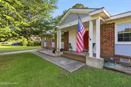 607 Oakwood Avenue, Jacksonville, NC 28546 — 3-bedroom home in Brynn Marr, Jacksonville, NC, photo 6 of 50: 607oakwoodave_006