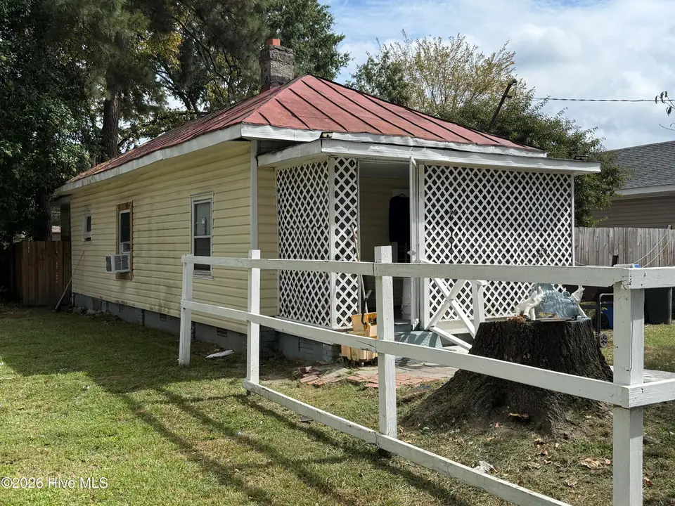 911 Washington Street E, Wilson, NC 27893 — 1-bedroom home, Wilson, NC, photo 1 of 20: IMG_7727