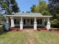 511 E Woodall Street, Smithfield, NC 27577 — 2-bedroom home, Smithfield, NC, photo 1 of 9: Front View
