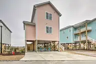 124 Salt Marsh Way, Atlantic Beach, NC 28512 — 4-bedroom waterfront home in Salt Marsh Villas, Atlantic Beach, NC, photo 24 of 32: Pink25