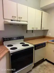 4230 Wilshire Boulevard Apt 202, Wilmington, NC 28403 — 2-bedroom condo in The Courtyard, Wilmington, NC, photo 7 of 16